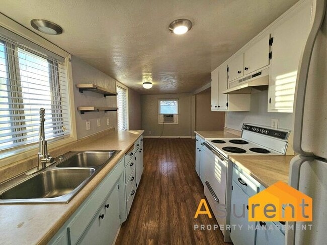 Building Photo - Beautiful Single-Level Home Located in the desirable East Medford neighborhood