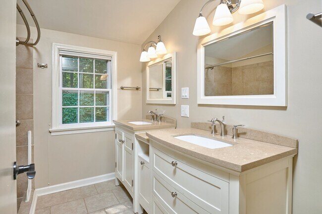 Building Photo - Indigo Park