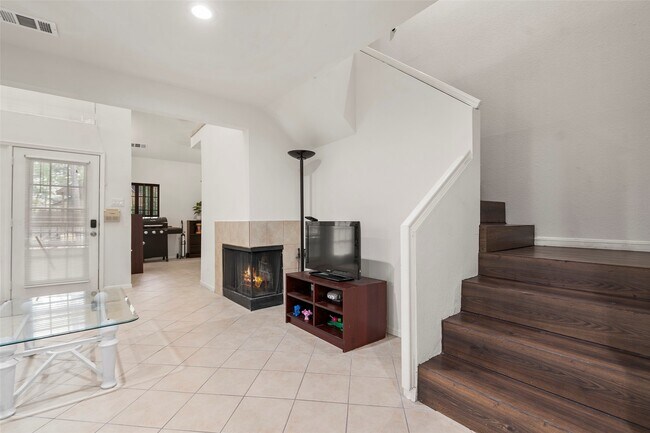 Building Photo - 16800 Sugar Pine Dr