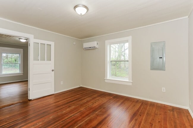 Building Photo - Charming Home for Rent – Griffin, GA - $500 off on 1st month's rent