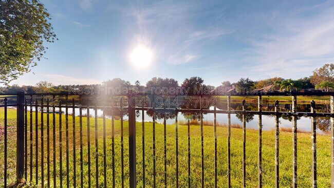 Building Photo - 281 Village Green Ave