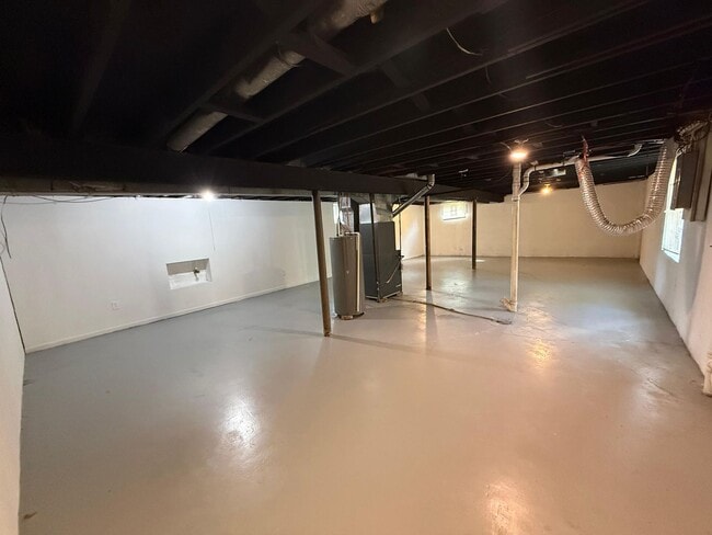 Building Photo - 4 bedroom 1 bathroom spacious property. Beautiful home section 8 ready. If you would like to view...