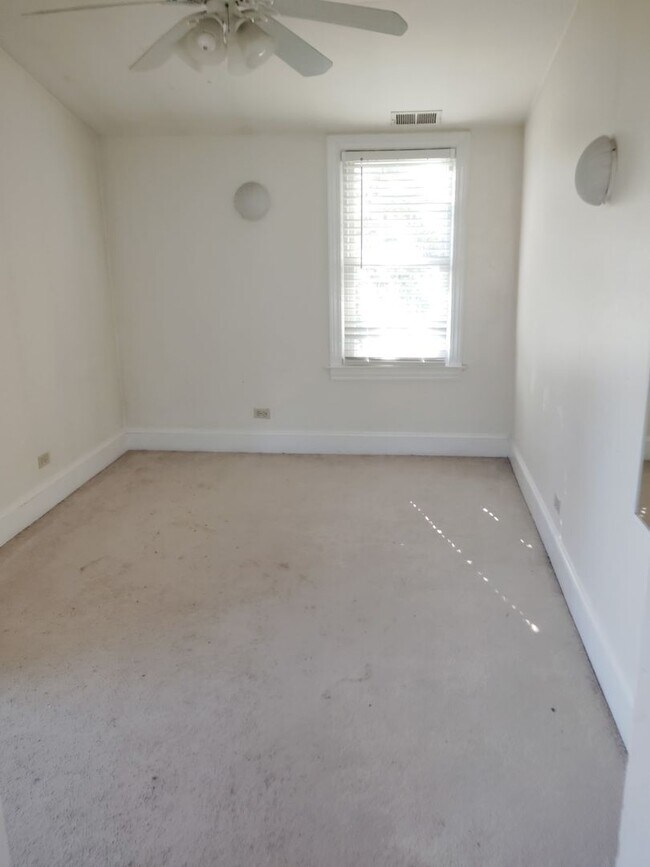 Building Photo - 2619 Prarie