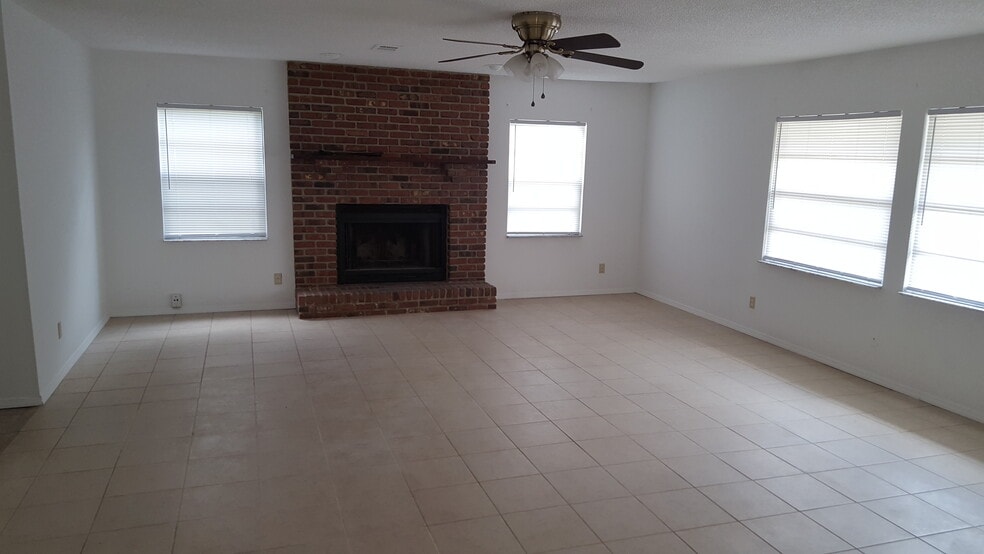 Building Photo - 3689 Crystal St