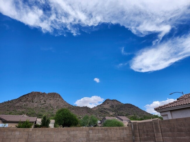 Building Photo - Beautiful Mountain Views! 3bedrom 2 bath