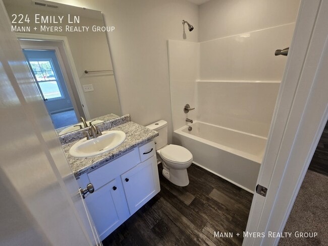 Building Photo - 224 Emily Ln