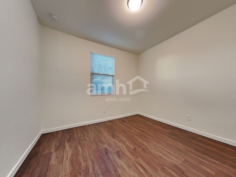 Building Photo - 701 W Micanopy Trl.
