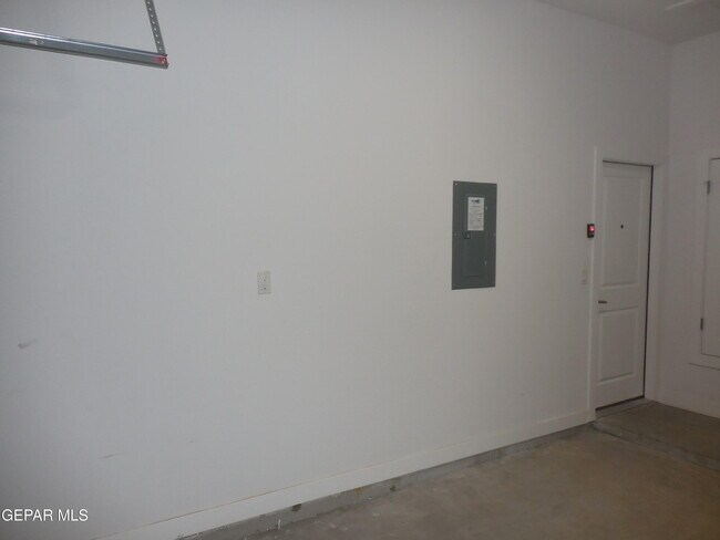Building Photo - 7405 Norte Portugal Ln