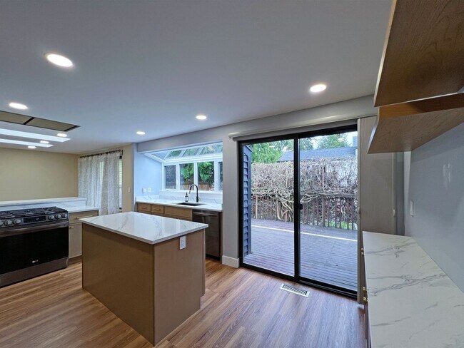 Building Photo - Gorgeous 3 Bedroom 2 Bath Home in Desirable Fairwood, Renton