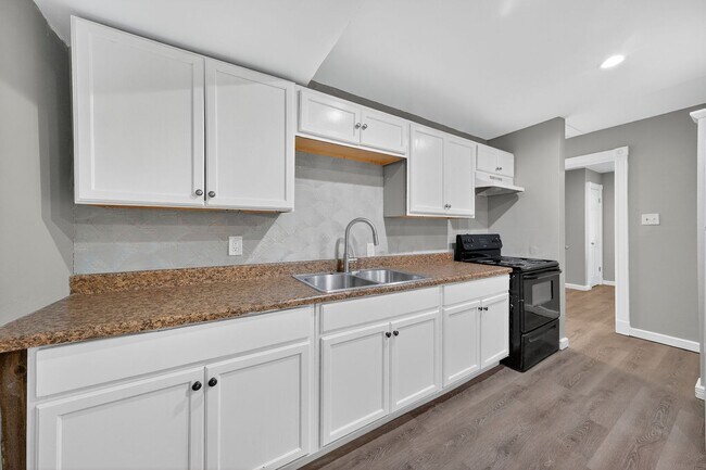 Building Photo - 120 Mc Alpine Dr