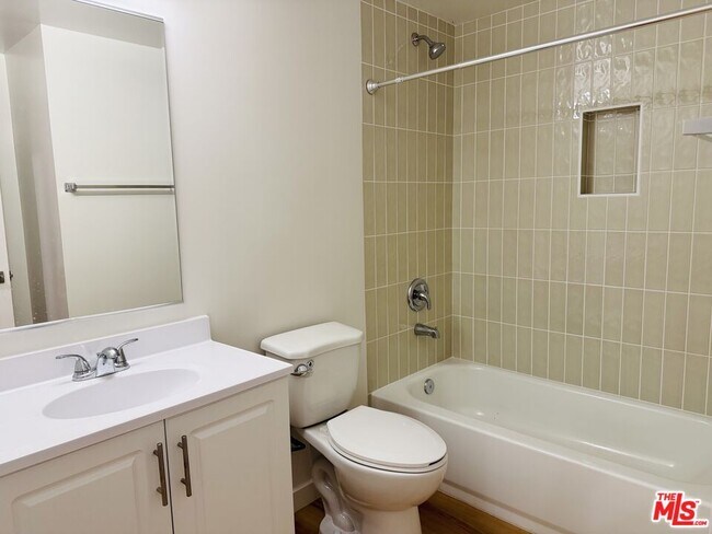 Building Photo - 2922 8th Ave