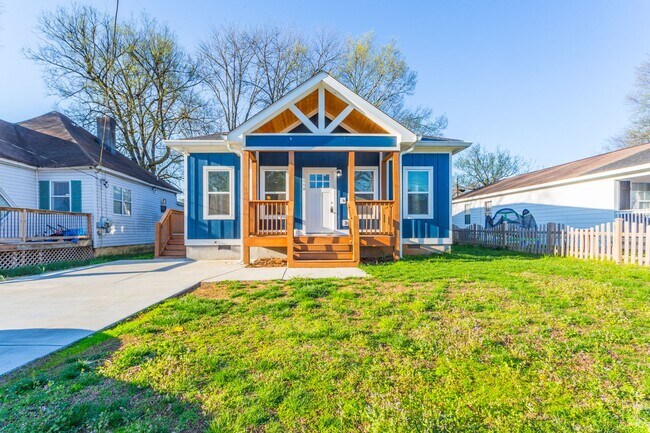 Building Photo - Downtown 3 bedroom Cottage