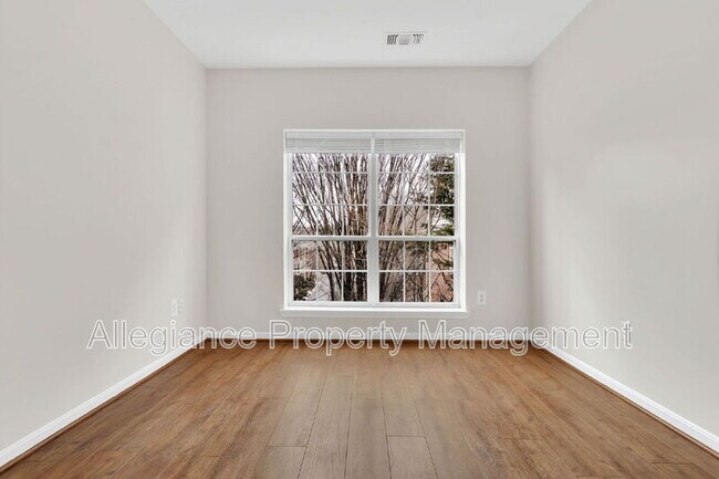 Building Photo - 4560 Strutfield Ln