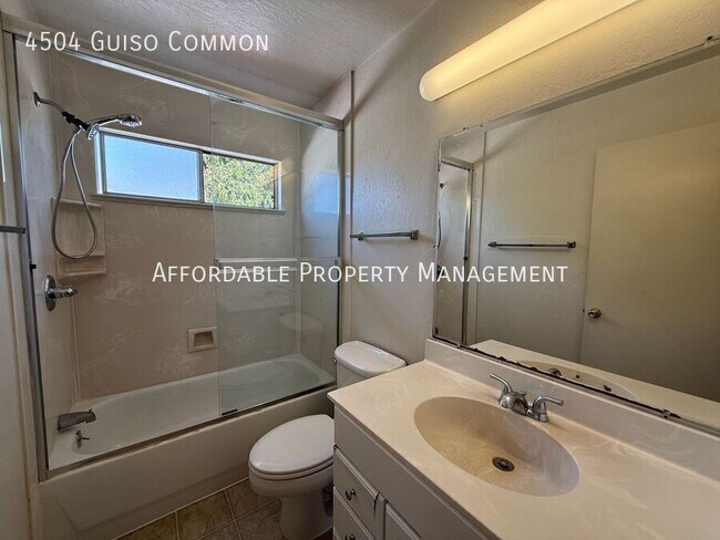 Building Photo - 4504 Guiso Common