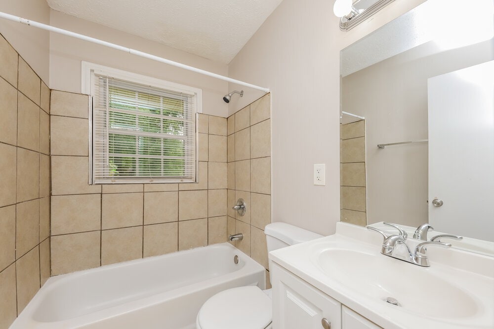 Building Photo - 2870 Valley Brook Dr SW