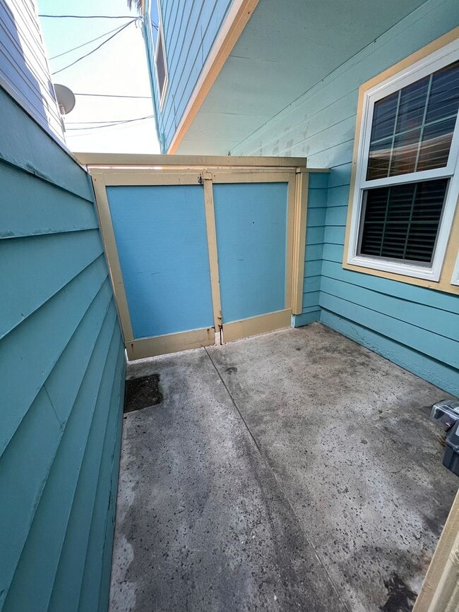 Building Photo - Mission Beach, 2 bedroom, 2 bathroom, with...