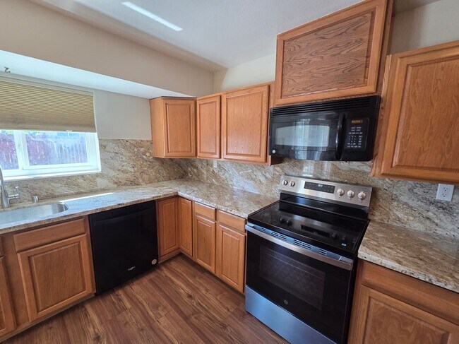 Building Photo - 616 Placer Ln
