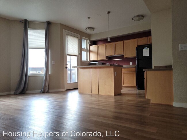 Building Photo - 2 br, 2.5 bath House - 2830 East College A...
