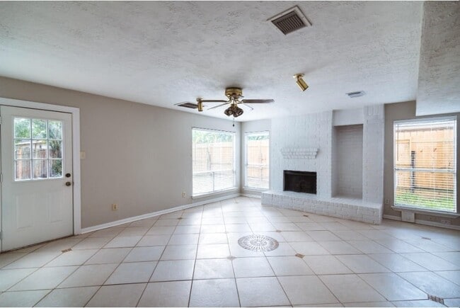 Building Photo - 16007 Sierra Vista Dr
