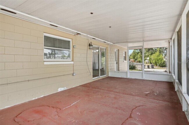 Building Photo - 503 Holt Cir