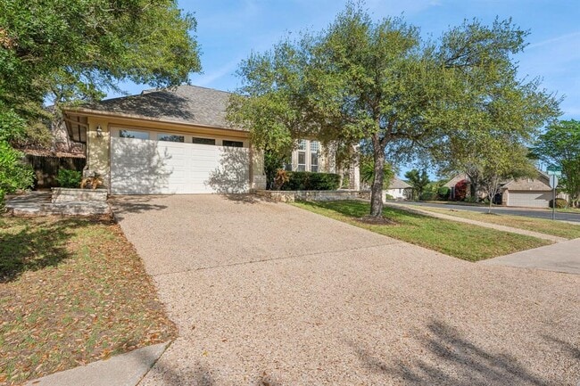 Building Photo - 9907 Spicewood Mesa