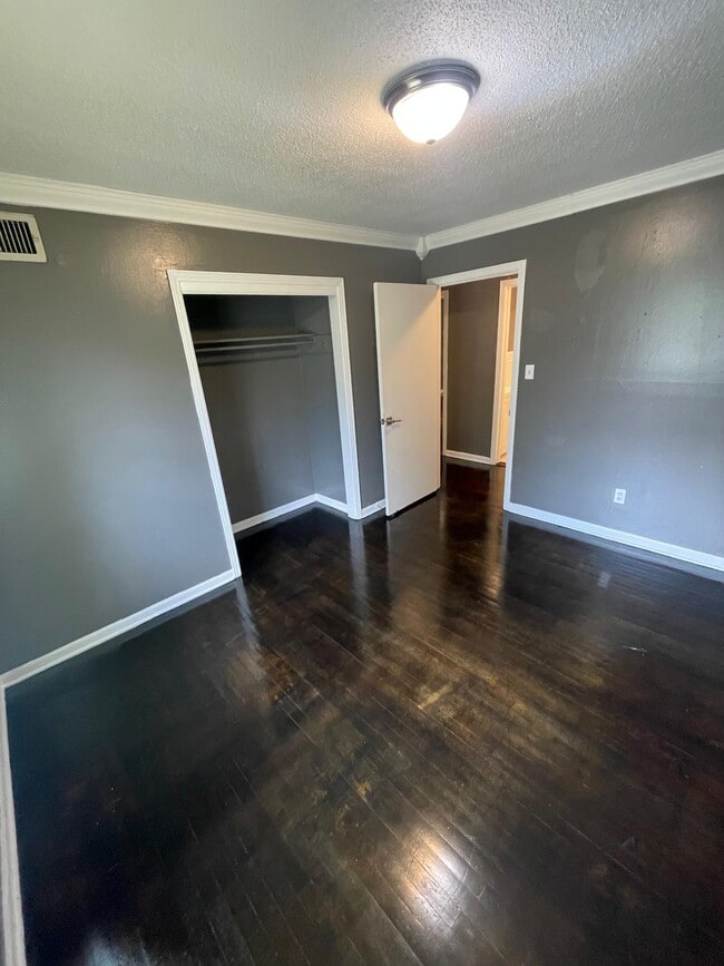 Building Photo - 4945 Clearbrook Cove