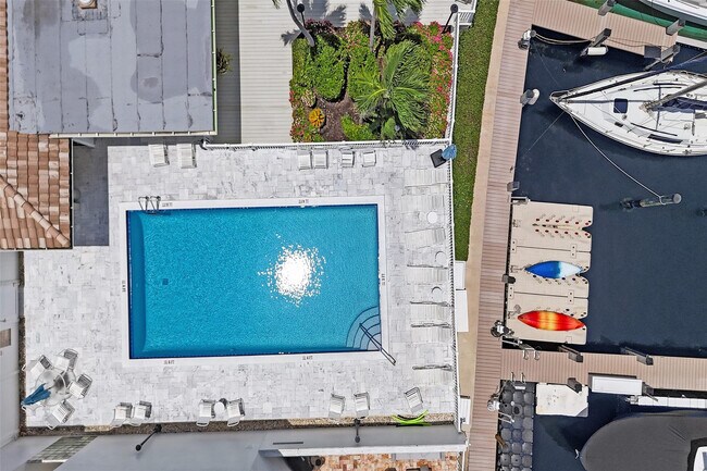 Building Photo - 683 Pelican Way