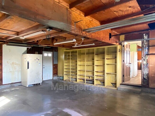 Building Photo - 1410 SE Powell Way