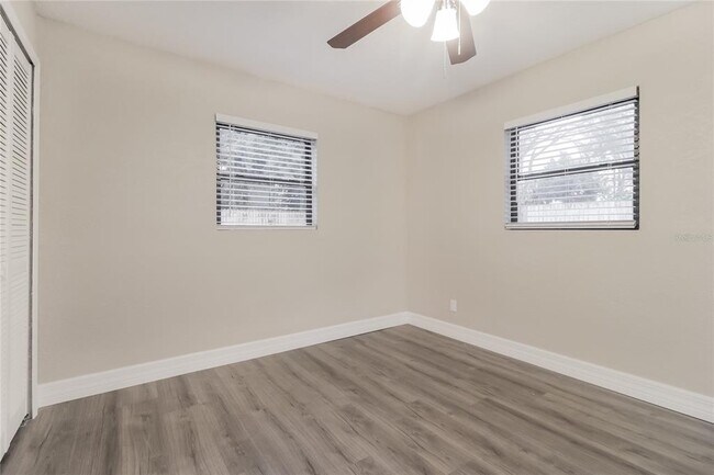 Building Photo - 6808 Ravenna Ave