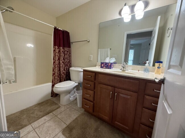 Building Photo - 70 Golden Oaks Dr