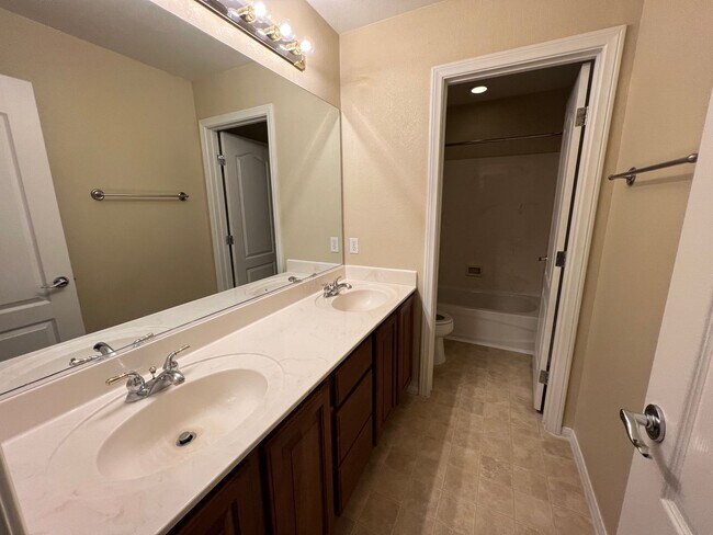 Building Photo - OVER 4000 SQ. FT. EXECUTIVE HOME IN GATED ...