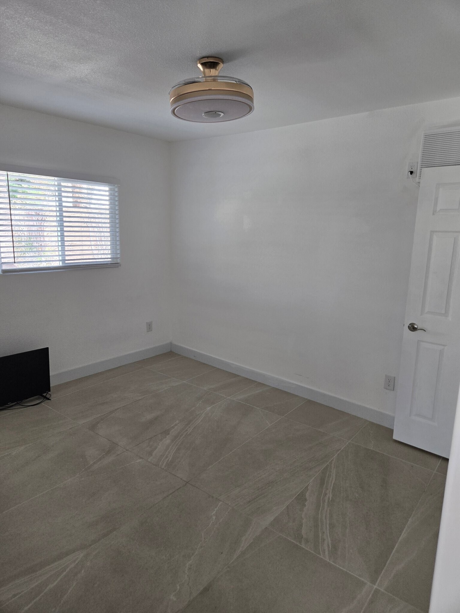 Building Photo - 730 Helmhill Ave