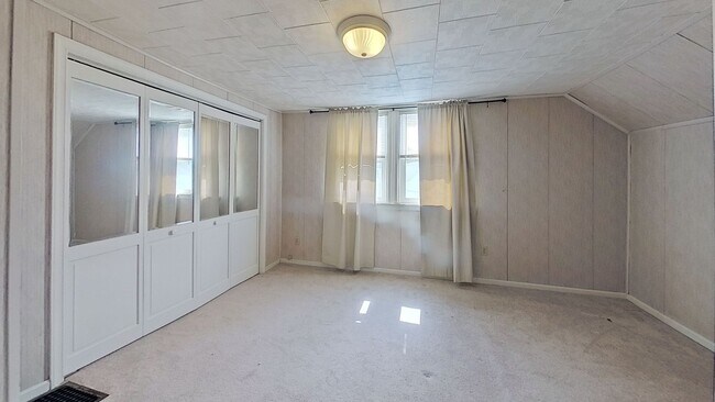 Building Photo - 129 Loucks St