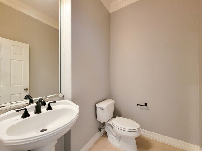 Building Photo - Charming Three Bedroom in Houston!
