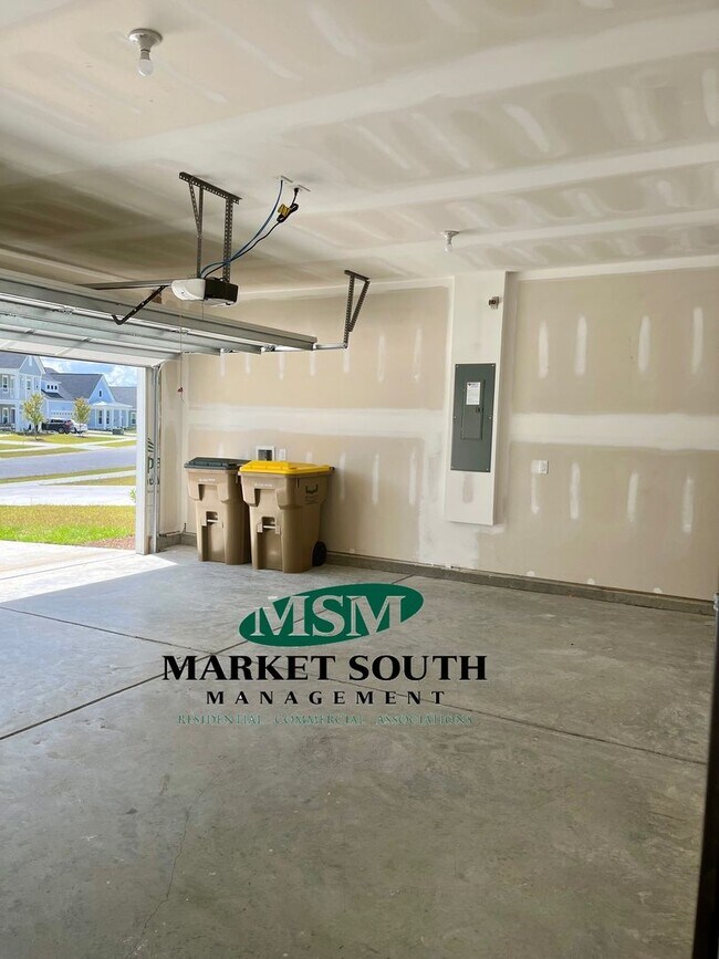 Building Photo - 114 Binscombe Ln