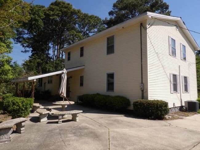 Building Photo - 917 9th Ave S