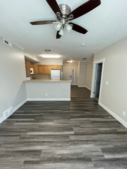 Building Photo - 44 N Garden Park Dr