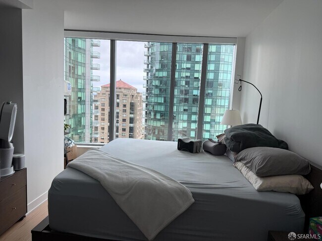 Building Photo - 338 Main St