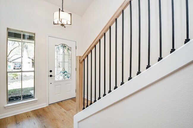 Building Photo - 21 Edgewood Forest Ct