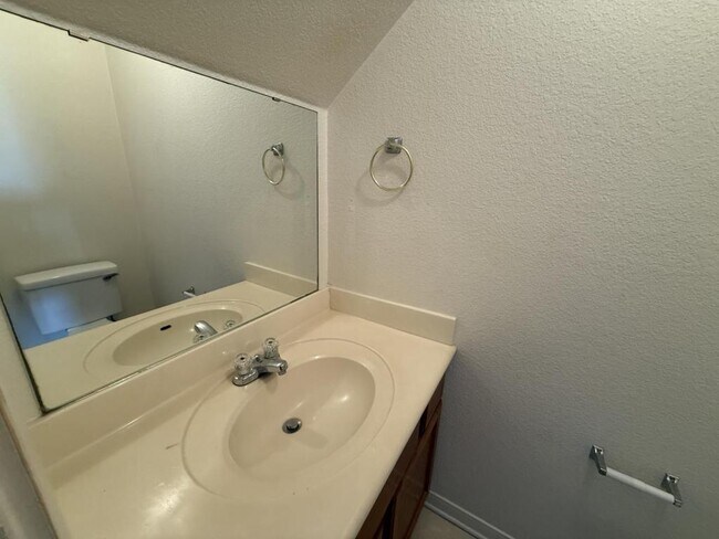 Building Photo - 705 S Amy Ln