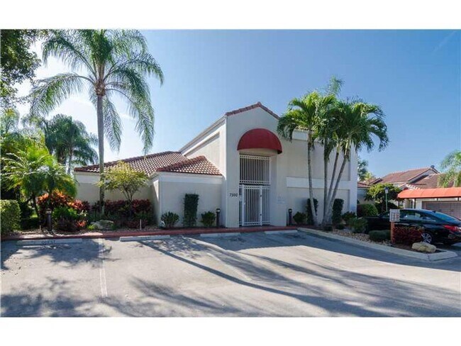 Building Photo - 7342 Pinewalk Dr S