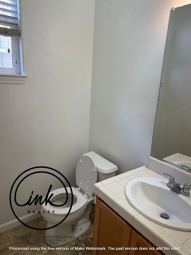 Building Photo - Cute townhome in Minden