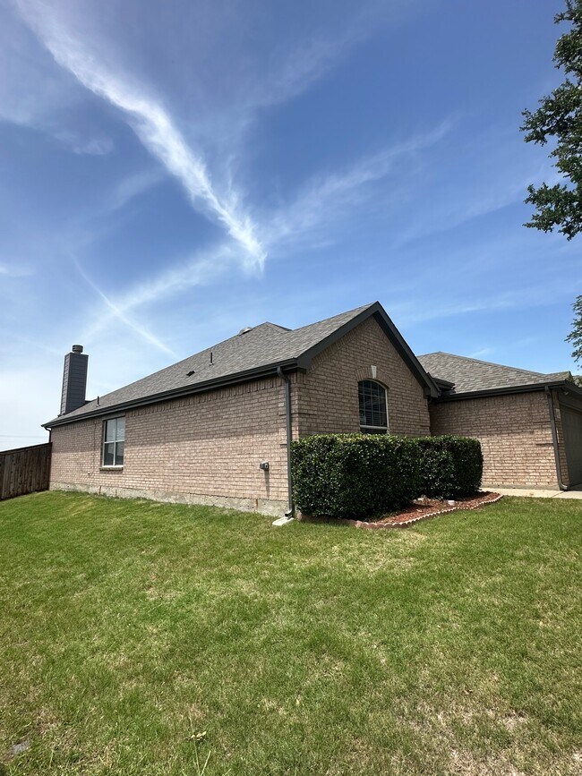 Building Photo - 2827 Saddlebred Trail