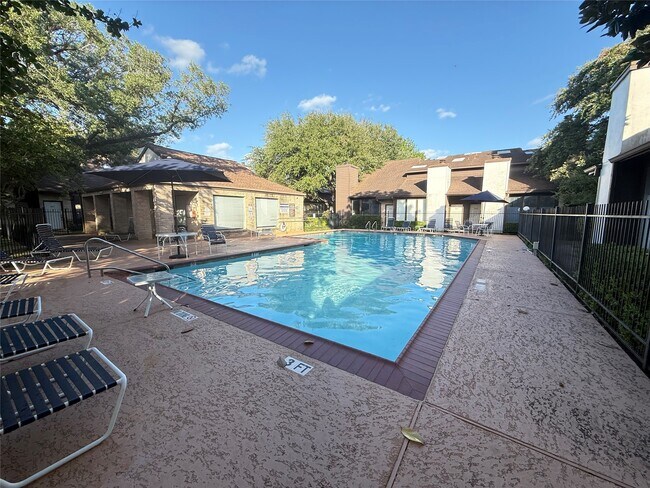 Building Photo - 2601 S Braeswood Blvd