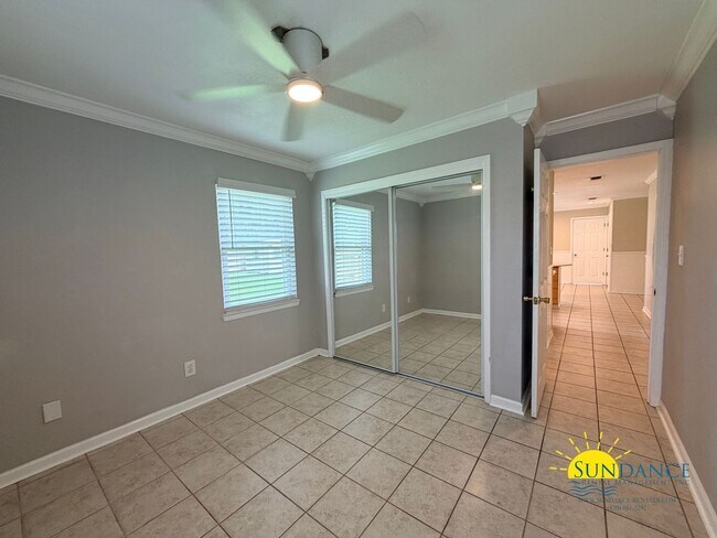 Building Photo - 48 Poulton Dr NW