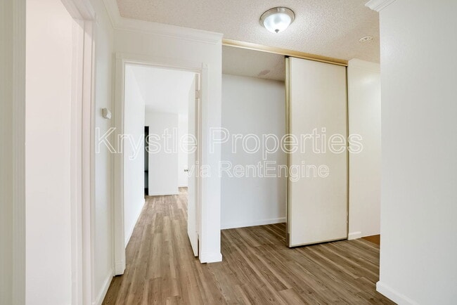Building Photo - 12 Elna Dr