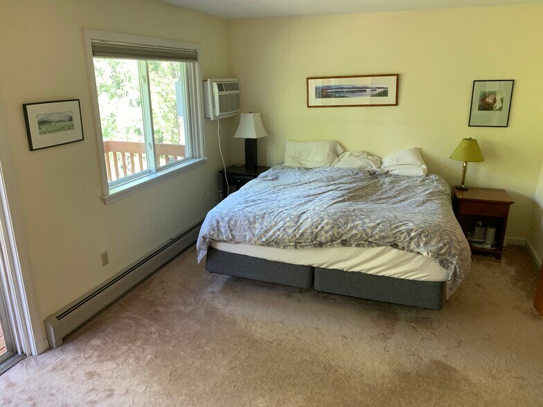 Primary Bedroom - M6 Stonehedge Dr