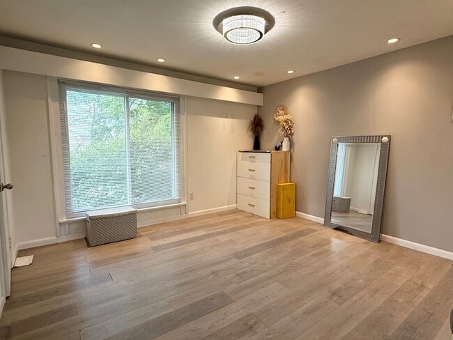 Building Photo - 8211 Katy Fwy