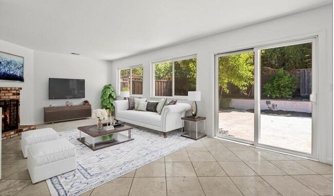 Building Photo - 4 bed 2 bath move-in ready home located in...