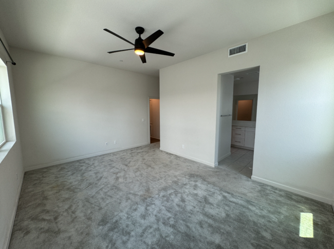 Building Photo - Luxurious 3 Bedroom 2 Bathroom Townhome in...